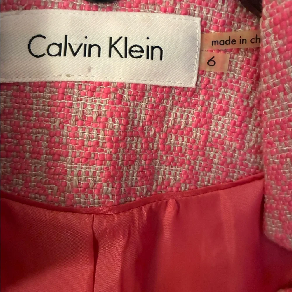 Calvin Klein Pink Tweed Suit with pencil skirt (Blazer=6, Skirt =4) - Picture 4 of 13